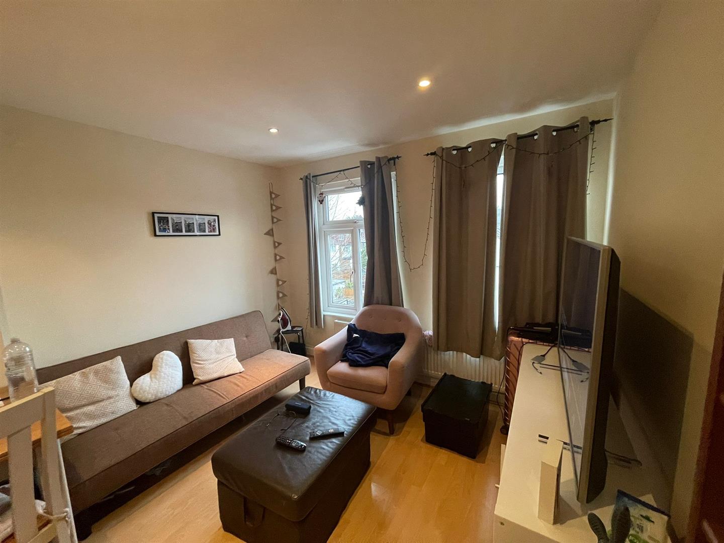 2 bed property in Finchley Road, London